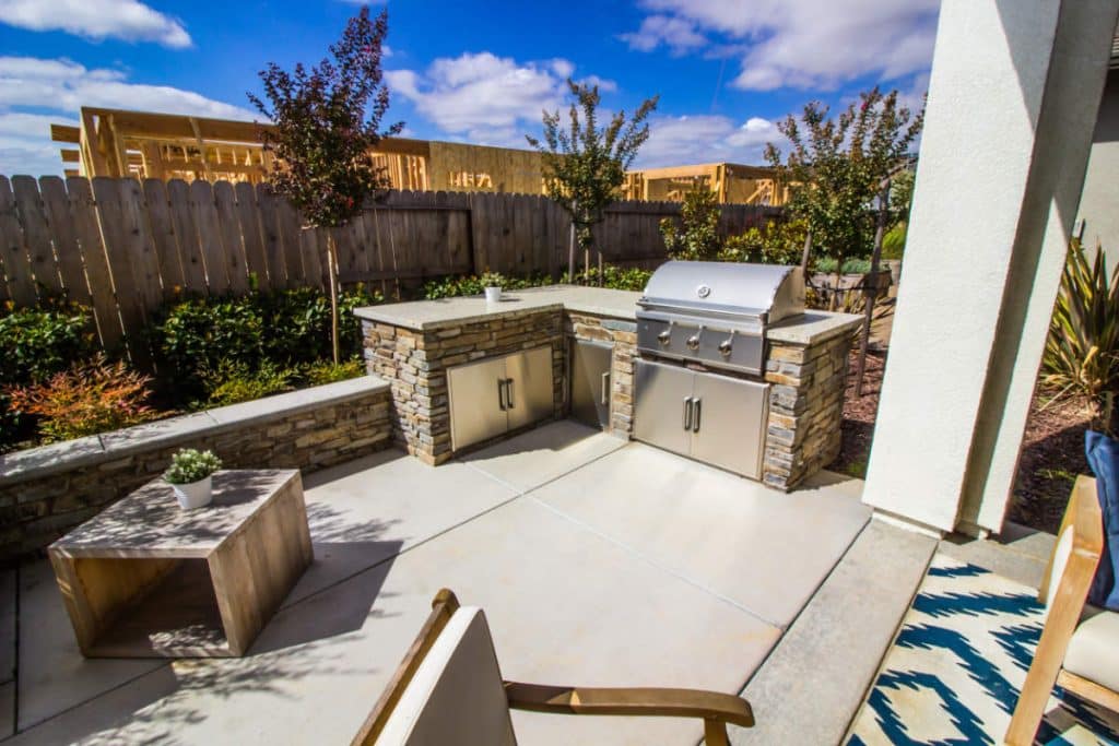 outdoor bbq grill and kitchen