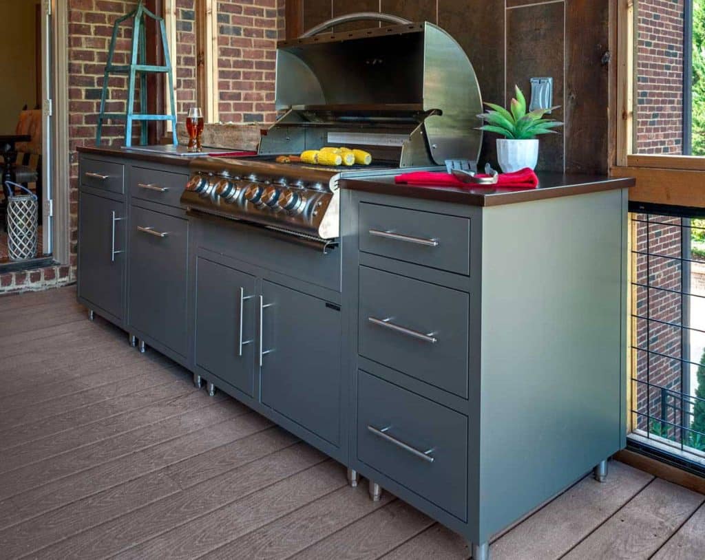 custom outdoor kitchen
